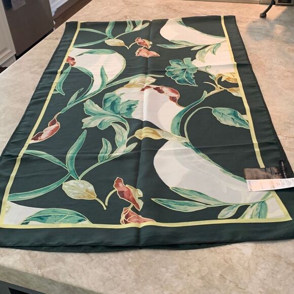 WHBM Scarf NWT  - Picture 4 of 6